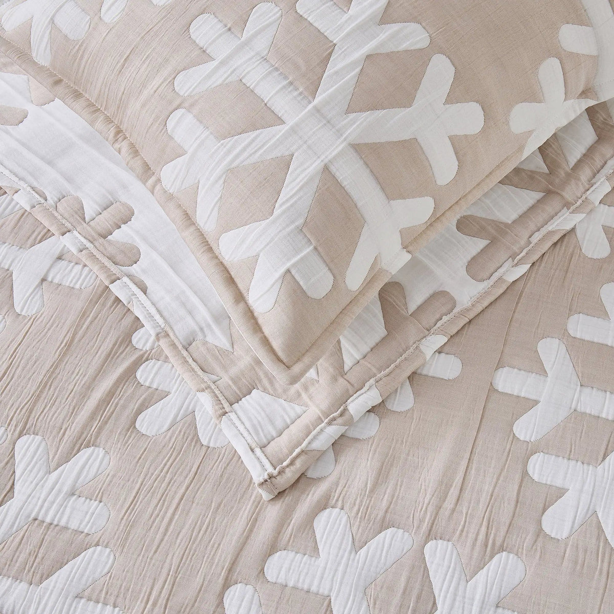 Matelassé Snowflake Quilt Set - Nino Collection