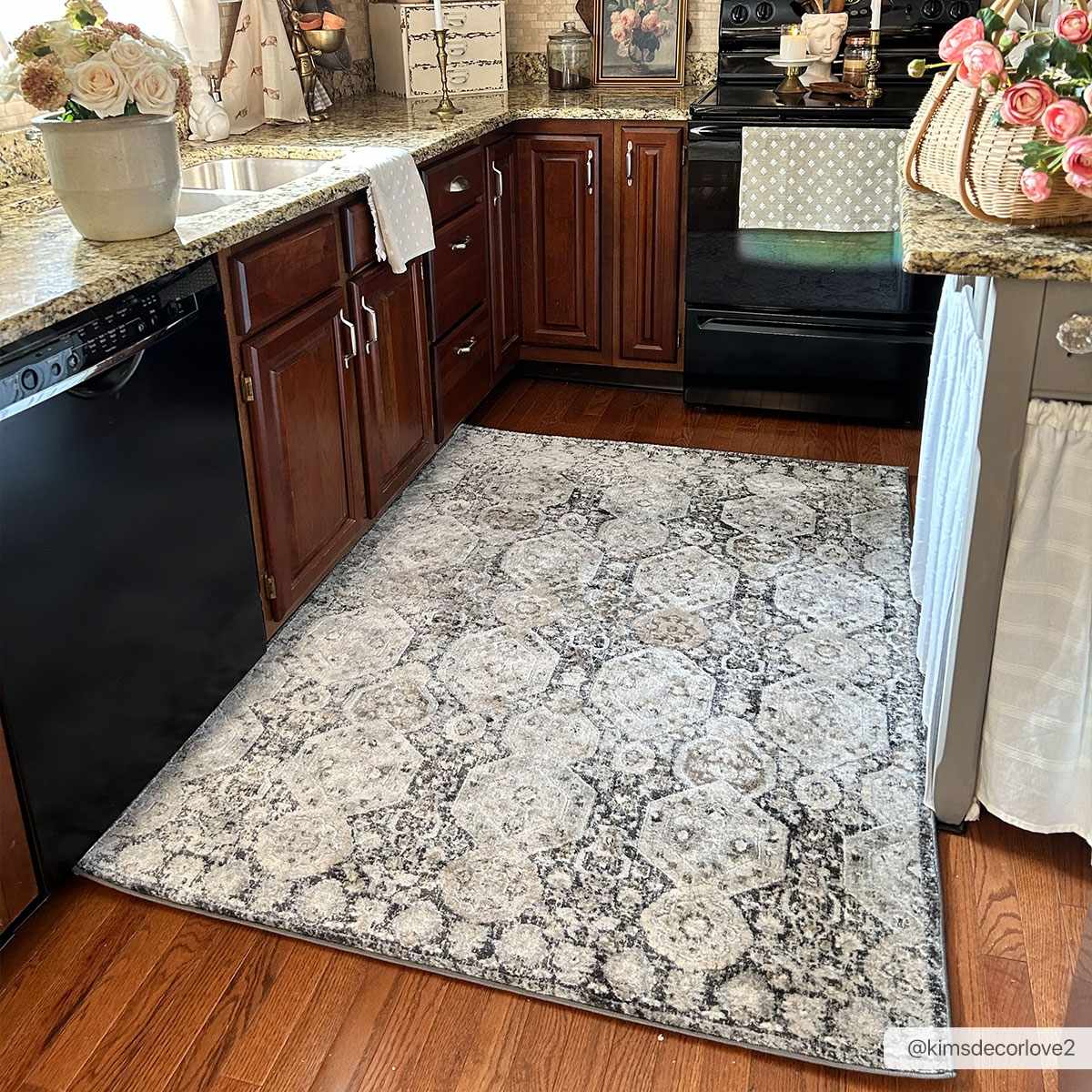 Minoa Area Rug from PriceLows™