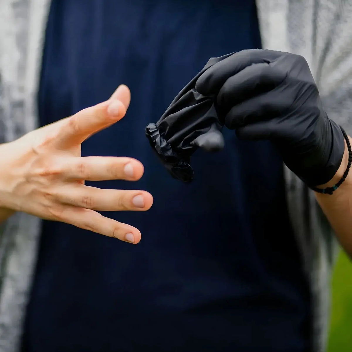 Industrial grade black disposable nitrile gloves, thickened, durable, oil resistant, stab resistant gloves, tattoo resistant, automotive repair, food processing protective gloves from PriceLows™