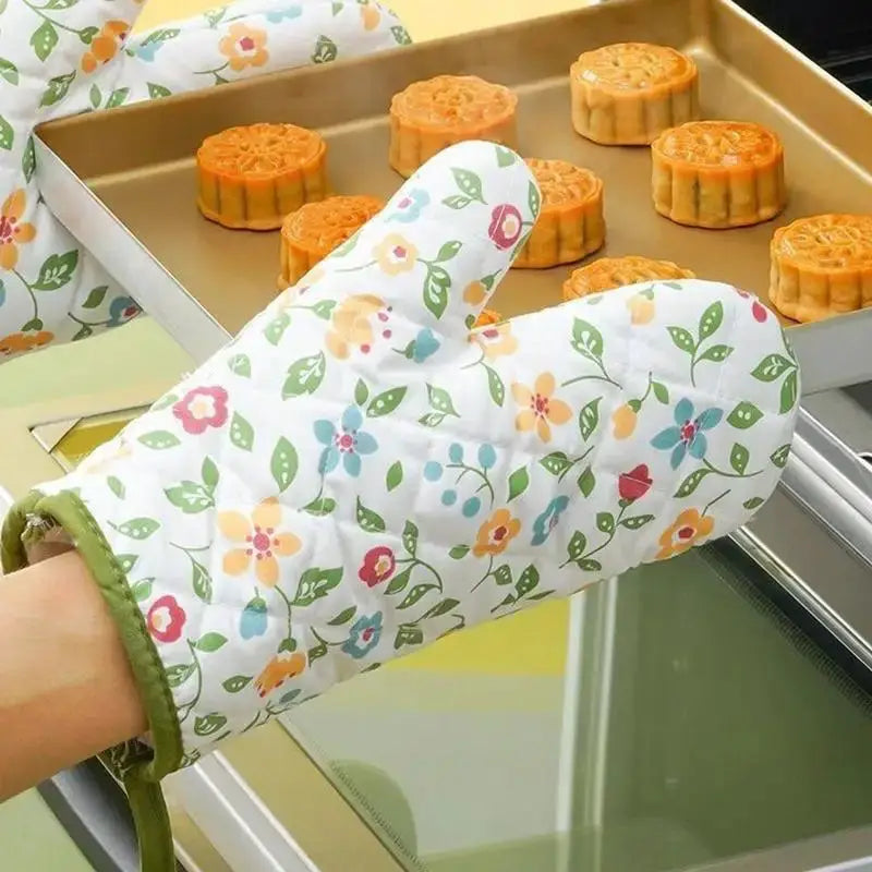Oven Mitts | Printed Design | Heat Resistant | One Size
