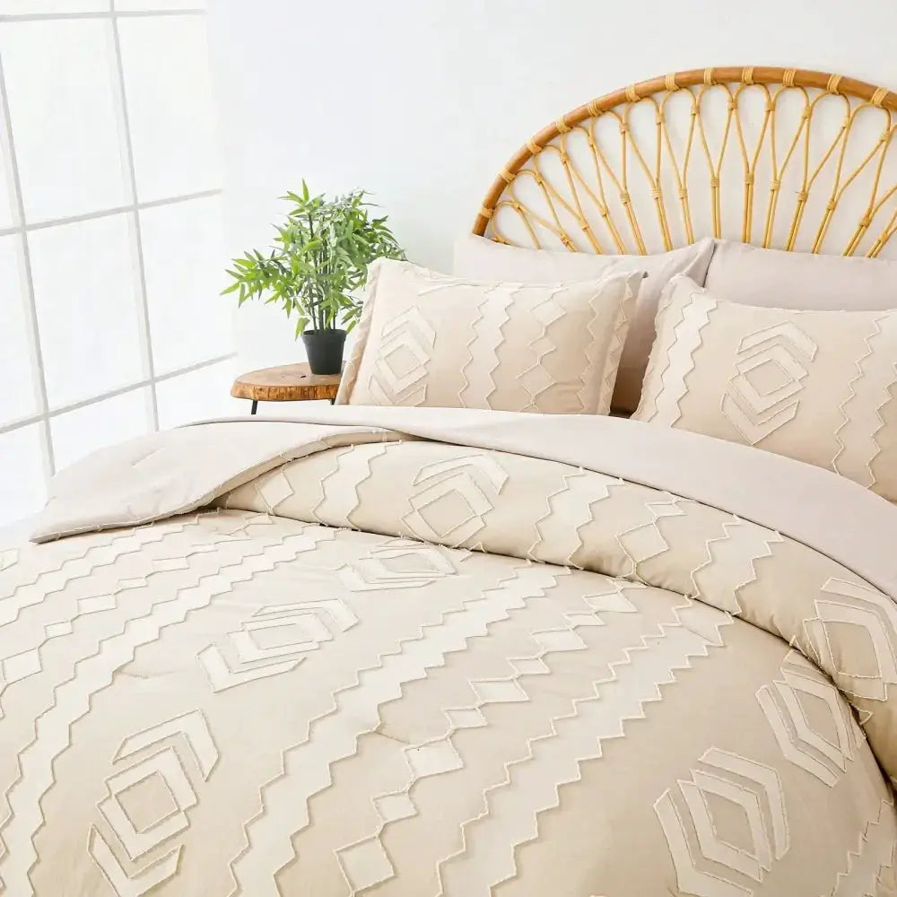 Cozy Cut Flower Comforter Sets Queen Soft Microfiber, Lightweight, Breathable Twin Full Queen King Summer Bedding Set, And Bed I from PriceLows™