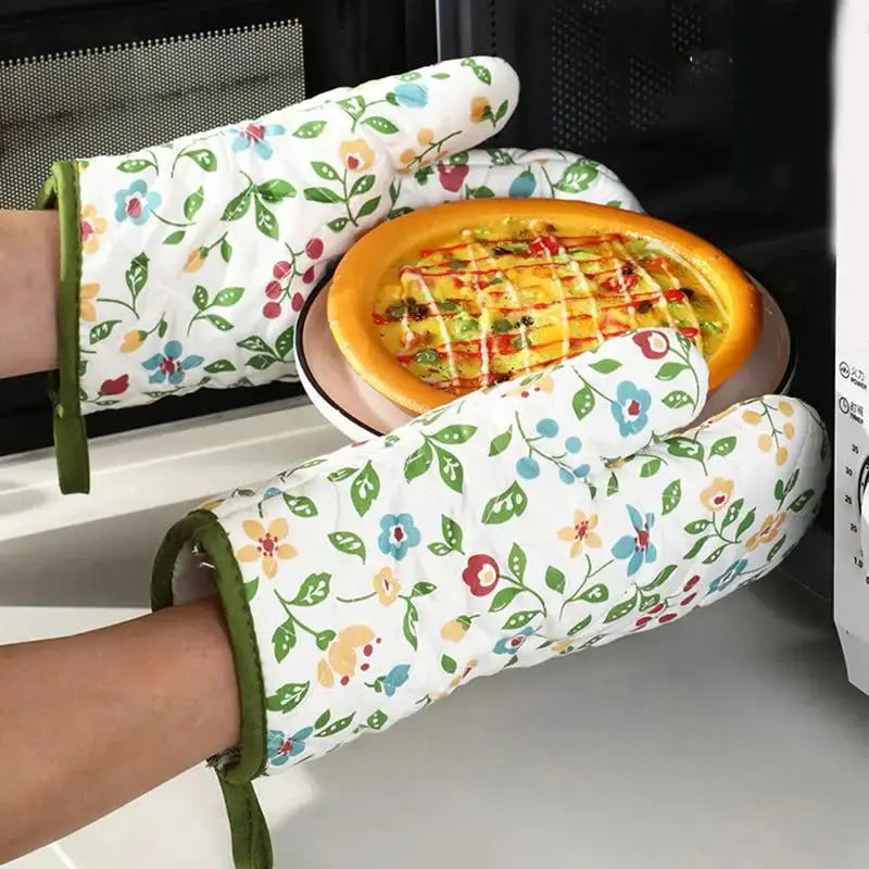 Oven Mitts | Printed Design | Heat Resistant | One Size