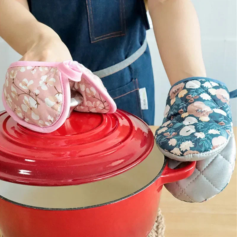 Oven Mitts | Heat Resistant | Heart Shaped Design | One Size