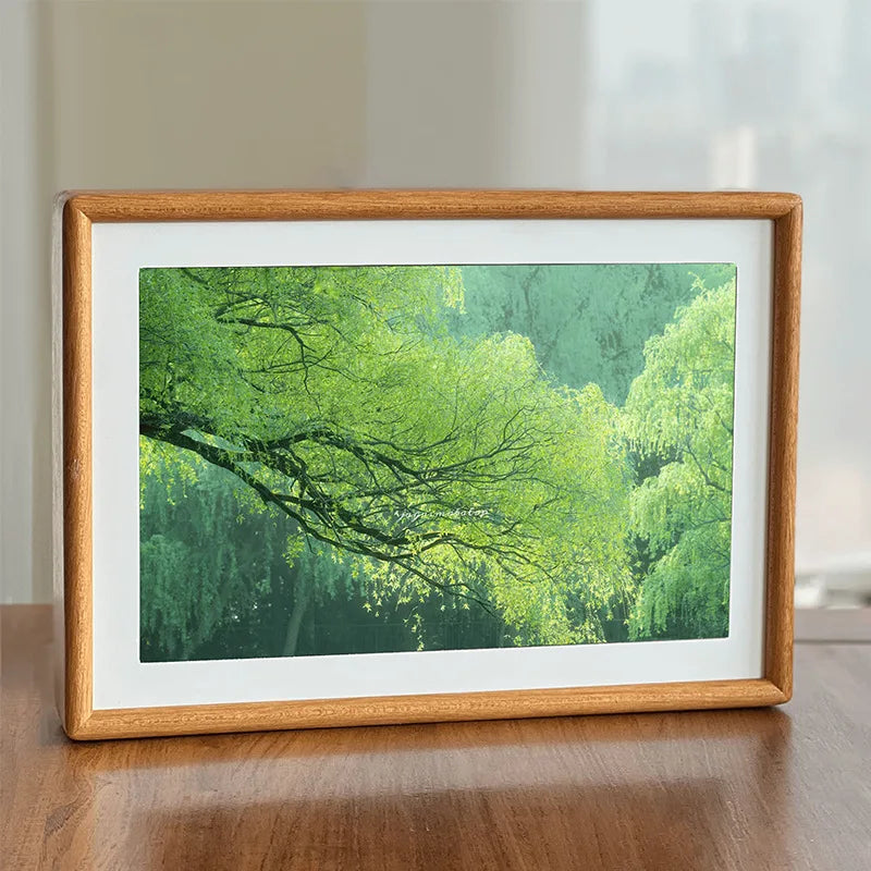 Wooden Digital Photo Frame | 8 GB Memory | 1024x768 Touch Display | WiFi