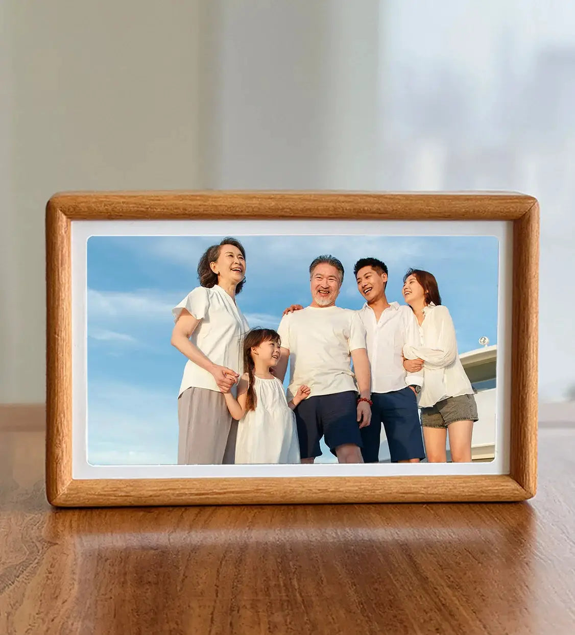 Wooden Digital Photo Frame | 8 GB Memory | 1024x768 Touch Display | WiFi