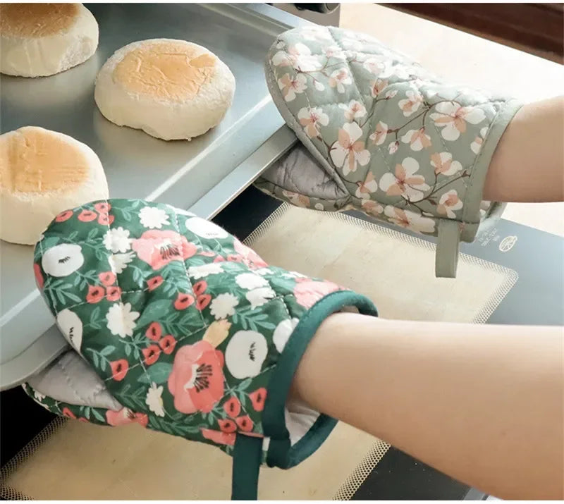 Oven Mitts | Heat Resistant | Heart Shaped Design | One Size