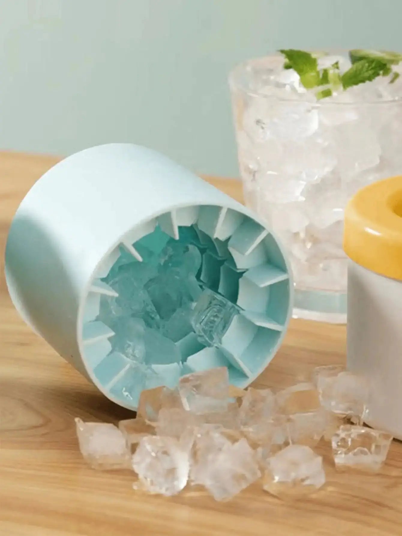 1pc/2pcs/3pcs Plastic Ice Cube Trays, Simple Bucket-Shaped Ice Maker Mold With Lid, Suitable For Kitchen from PriceLows™