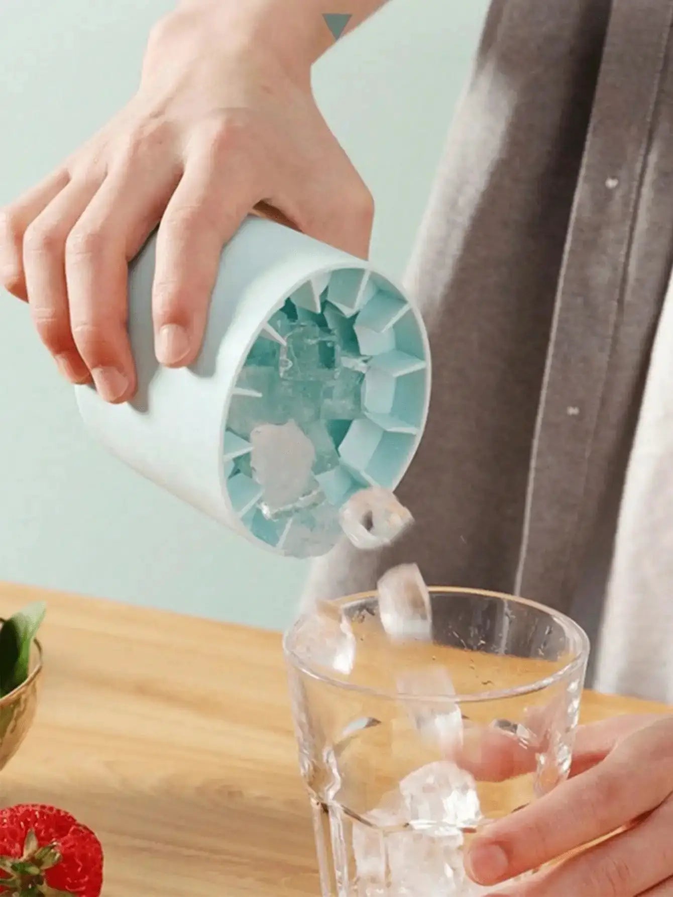 1pc/2pcs/3pcs Plastic Ice Cube Trays, Simple Bucket-Shaped Ice Maker Mold With Lid, Suitable For Kitchen from PriceLows™