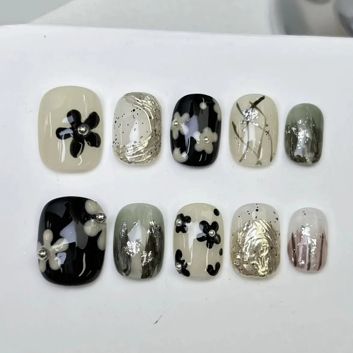 Press On False Nails | Short Round Floral Design | Medium Fit | 10 Piece Set