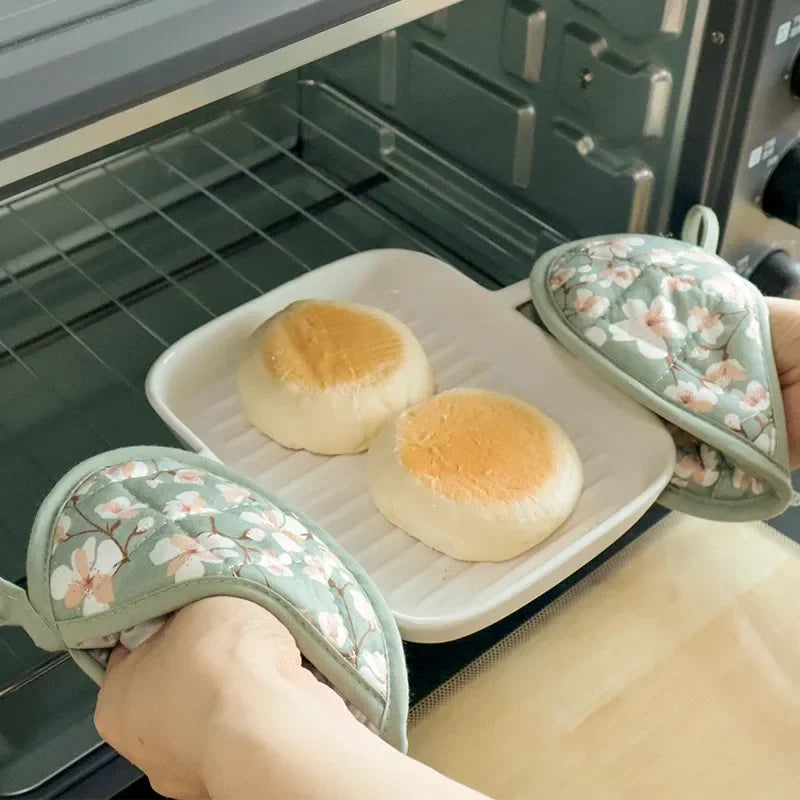 Oven Mitts | Heat Resistant | Heart Shaped Design | One Size