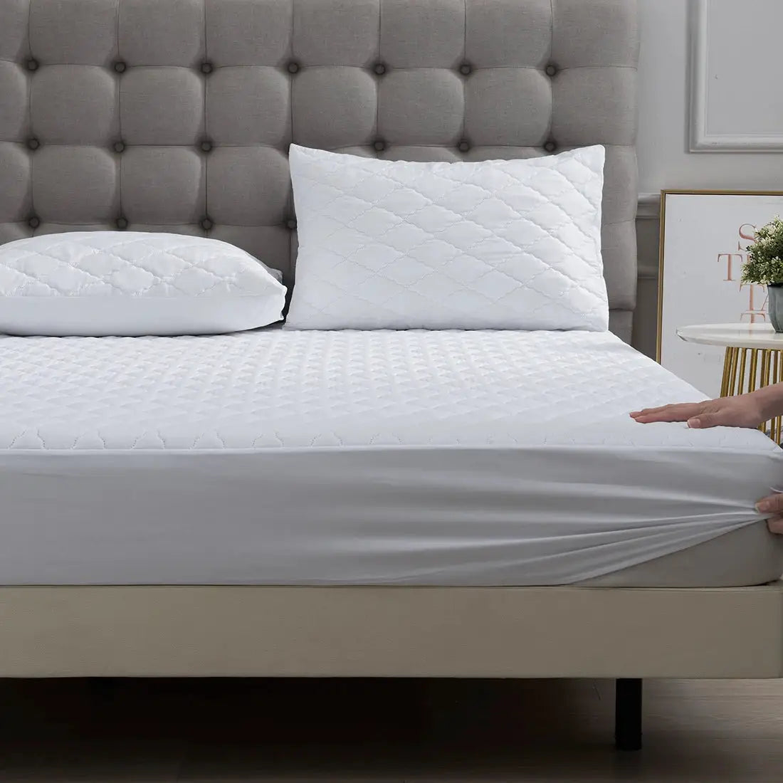 XM-Luvetoria 1pc Fitted Sheet Splash-proof Quilting Bed Cover Bedroom Mattress Protector Solid Color Bed Cover Sheet Soft Polyester Bed Cover from PriceLows™
