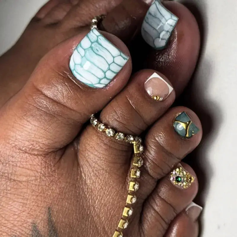 Press On Toe Nails | French Tip | Rhinestone Heart | 24 Piece Set