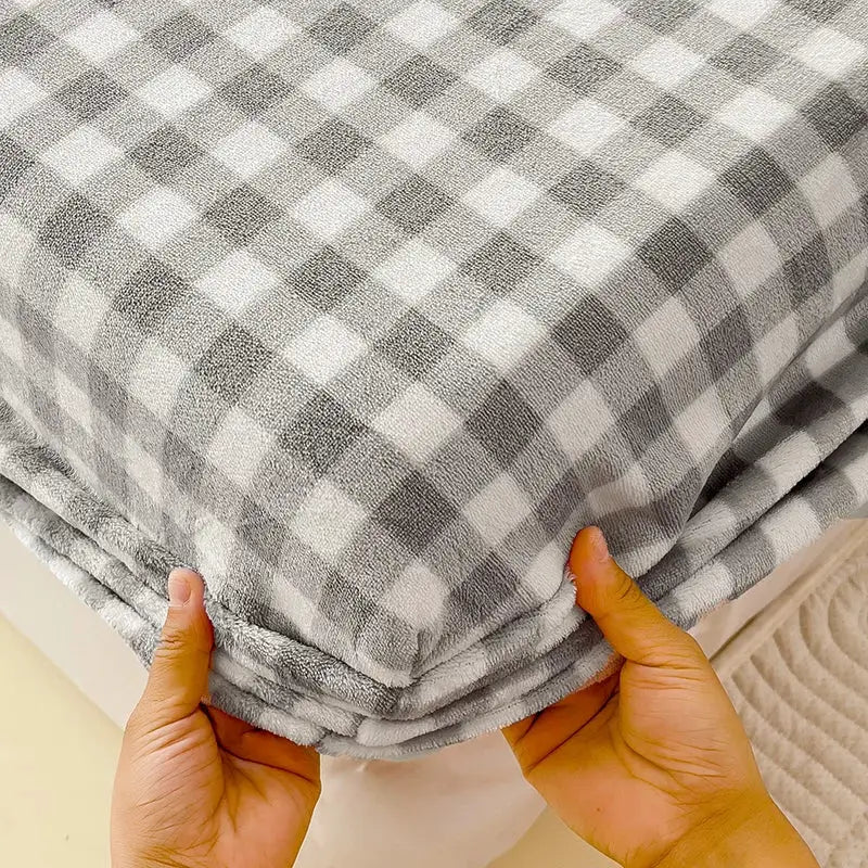 Fitted Bed Sheet | Polyester Fleece | Plaid Pattern | Single Queen King