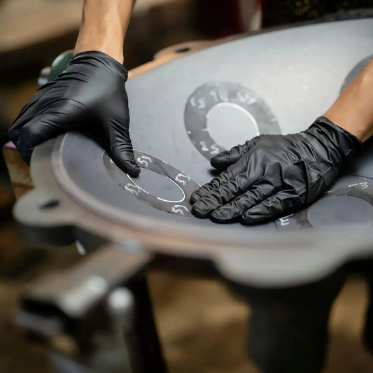 Industrial grade black disposable nitrile gloves, thickened, durable, oil resistant, stab resistant gloves, tattoo resistant, automotive repair, food processing protective gloves from PriceLows™