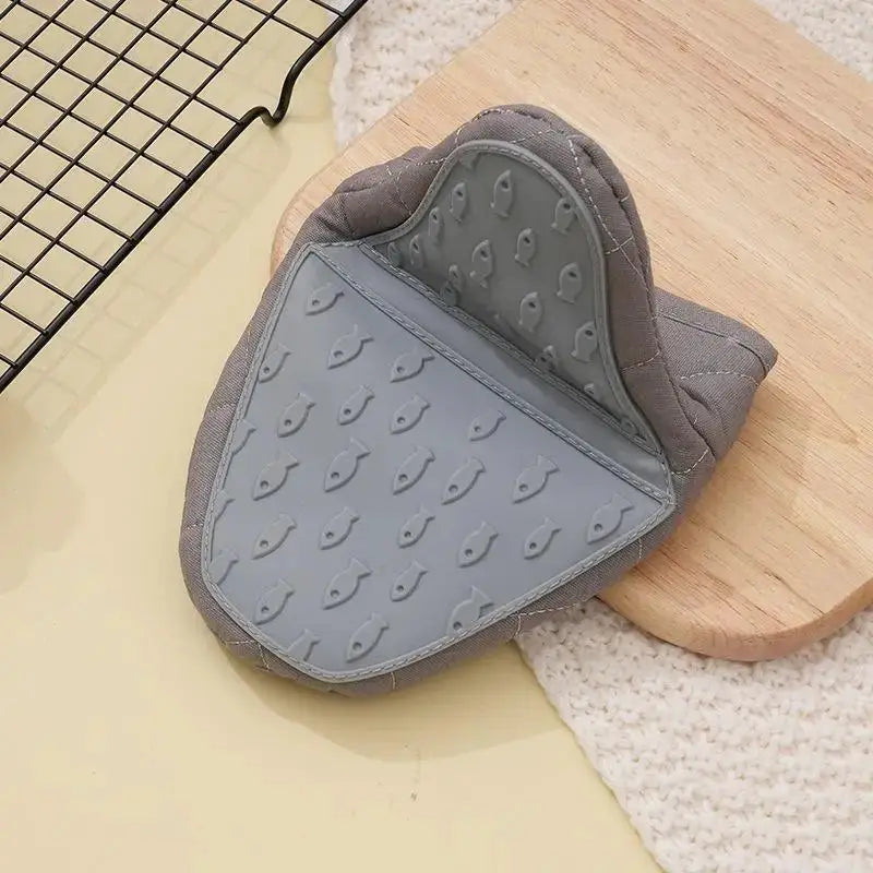 Silicone Oven Gloves | Fish Shaped | Heat Resistant | One Size