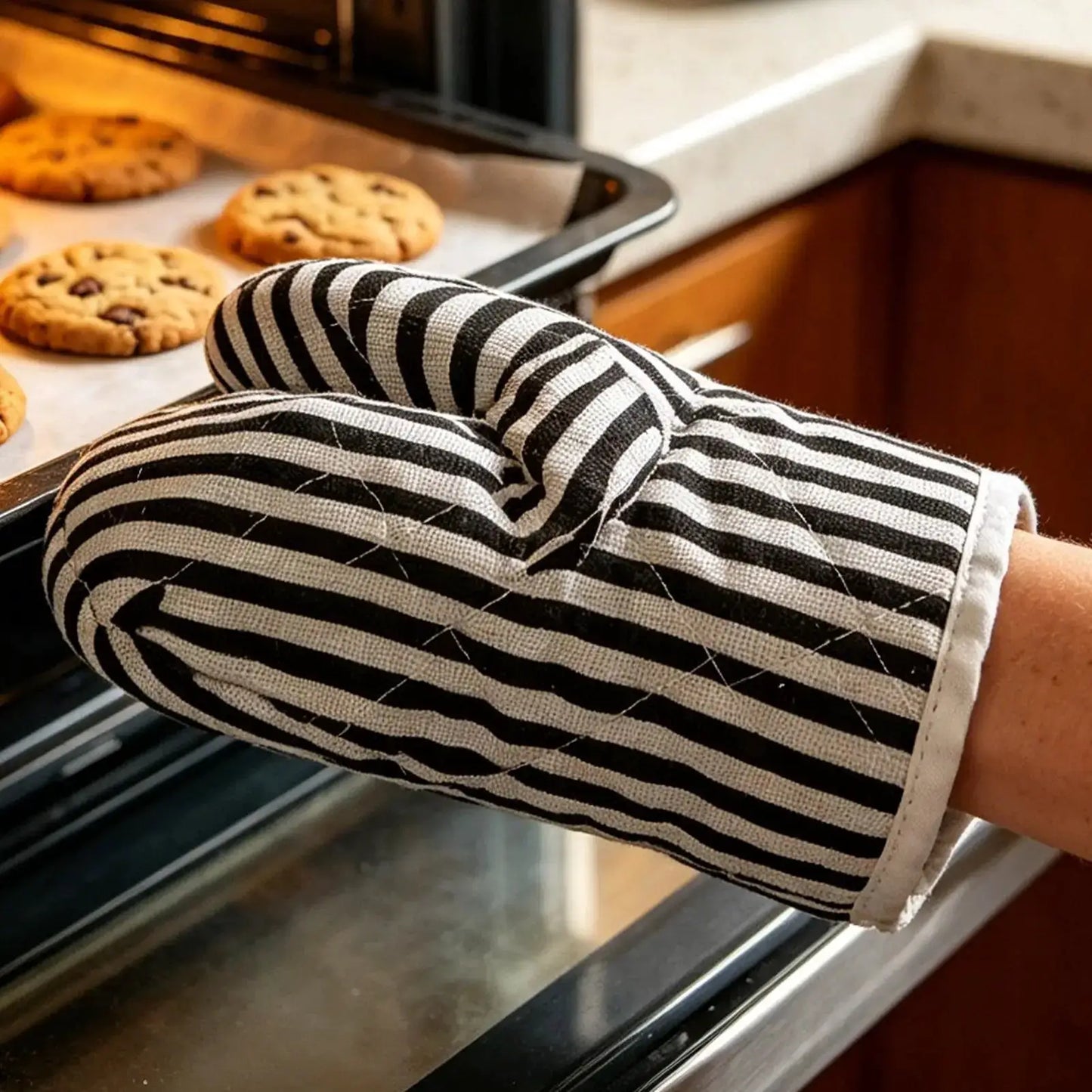 Oven Mitts | Heat Resistant | Striped Cotton-Polyester