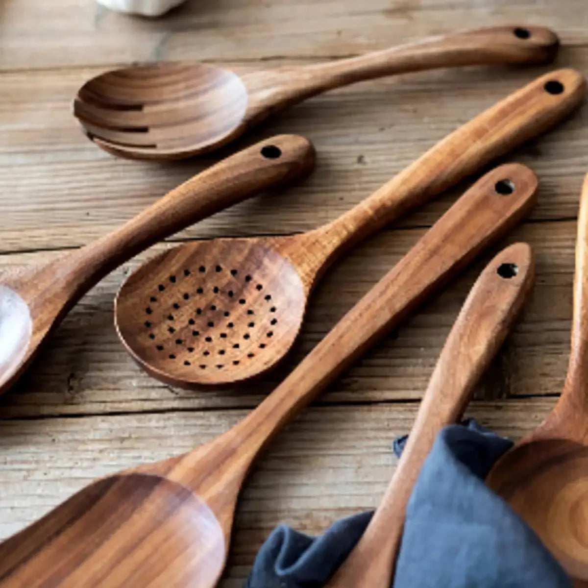 Wooden Kitchen Utensils | Natural Finish | Storage Bucket Included | 5 Piece
