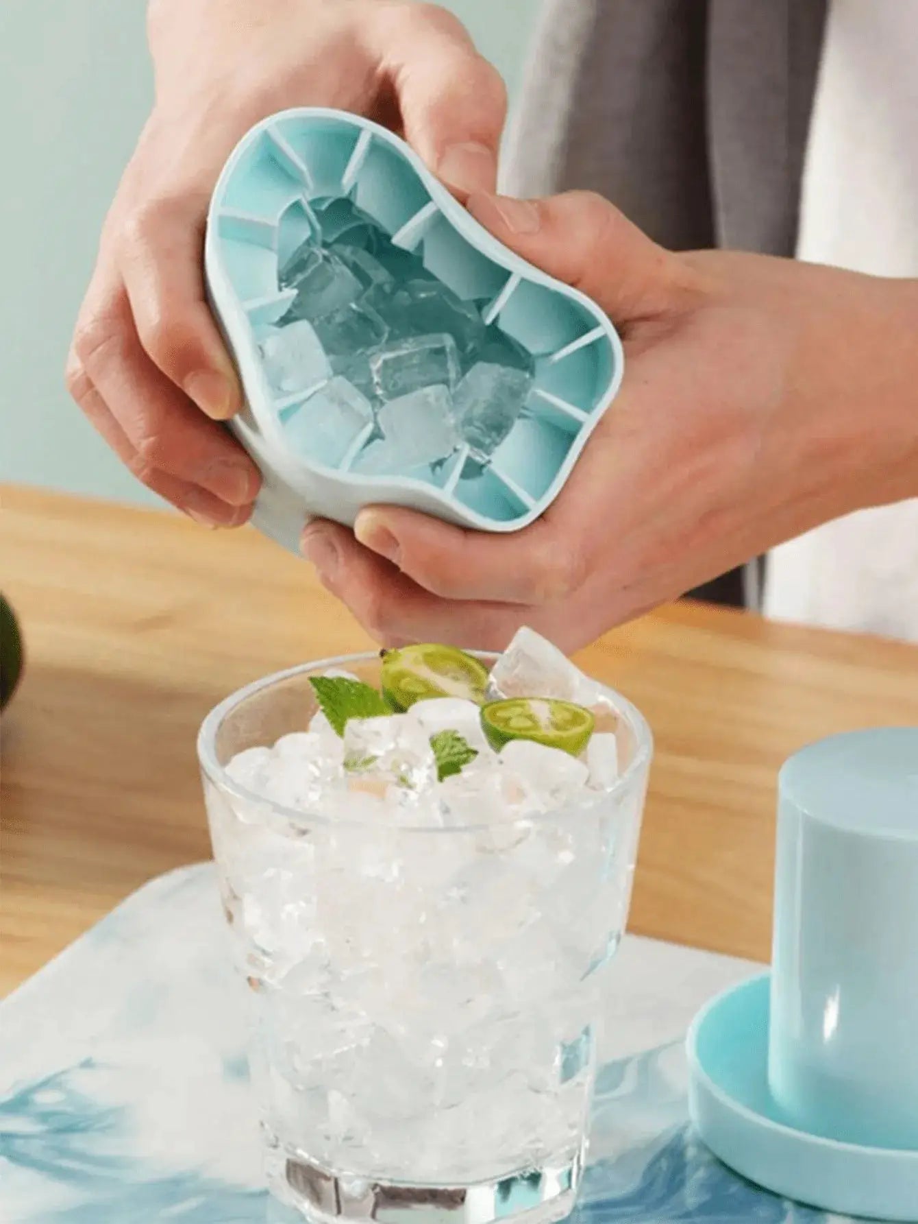 1pc/2pcs/3pcs Plastic Ice Cube Trays, Simple Bucket-Shaped Ice Maker Mold With Lid, Suitable For Kitchen from PriceLows™