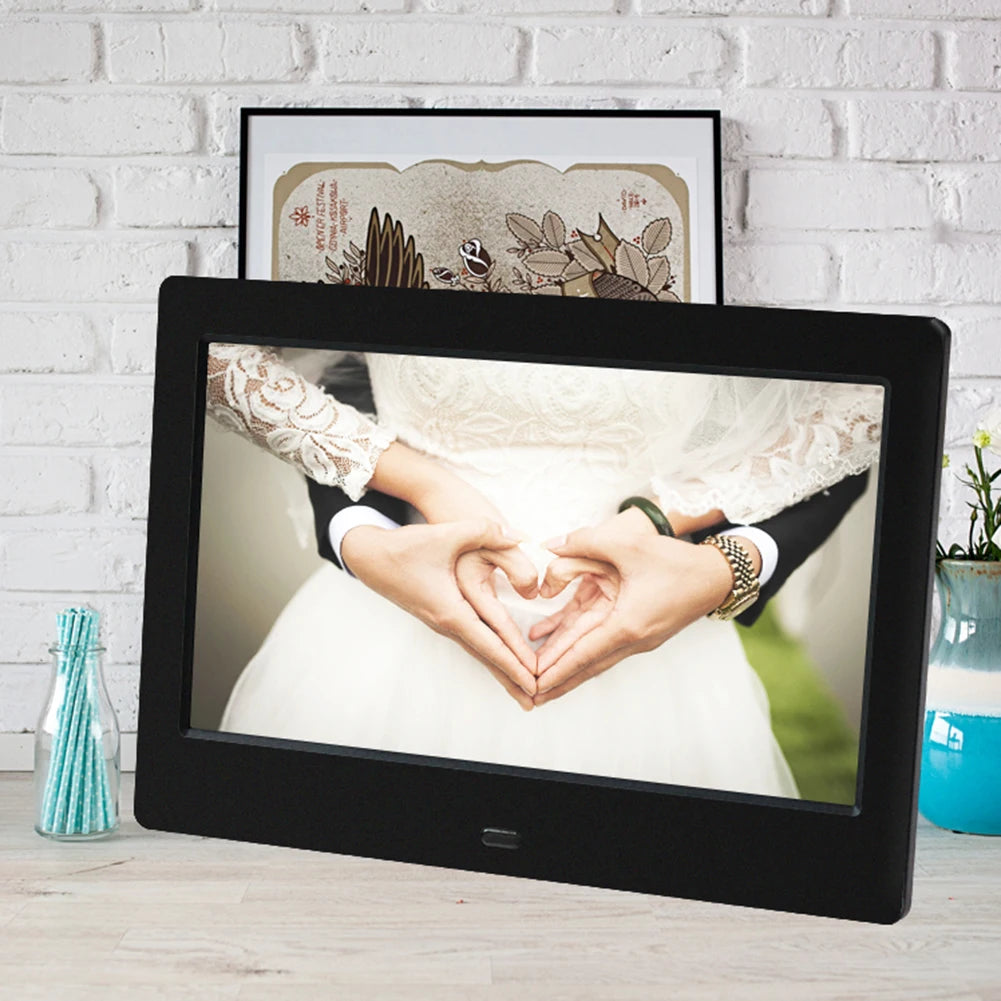 Digital Photo Frame | 7 Inch HD Display | 800x480 | 16GB Builtin Memory