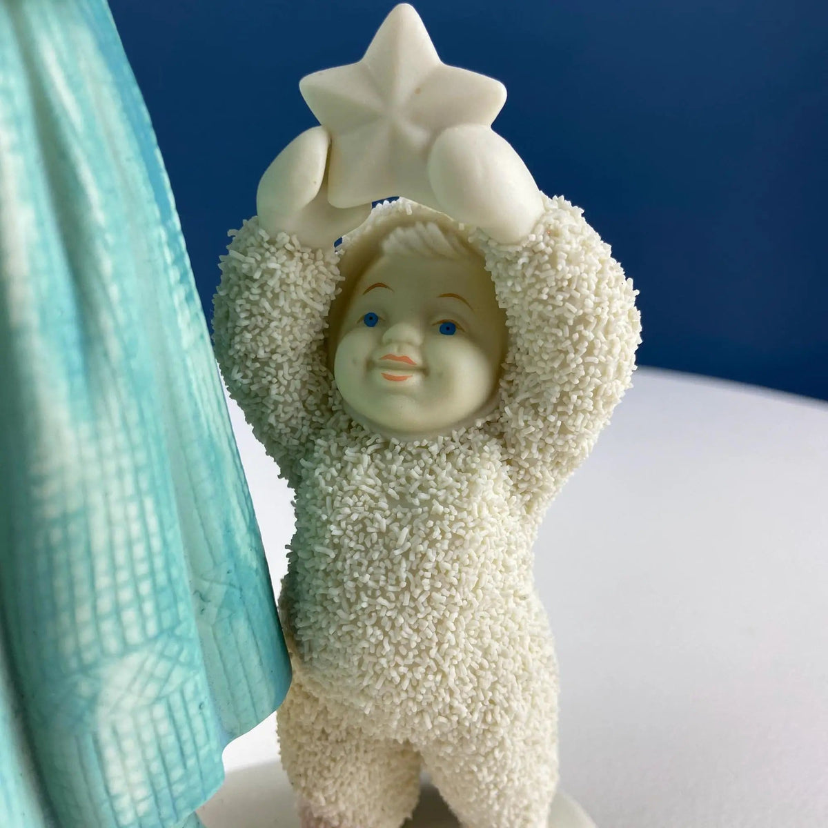 Dorthy in Wizard of Oz with Toto & Snowbabies | Dept | 56 Premiere Edition, Guest Collection | Collectors & Hosts