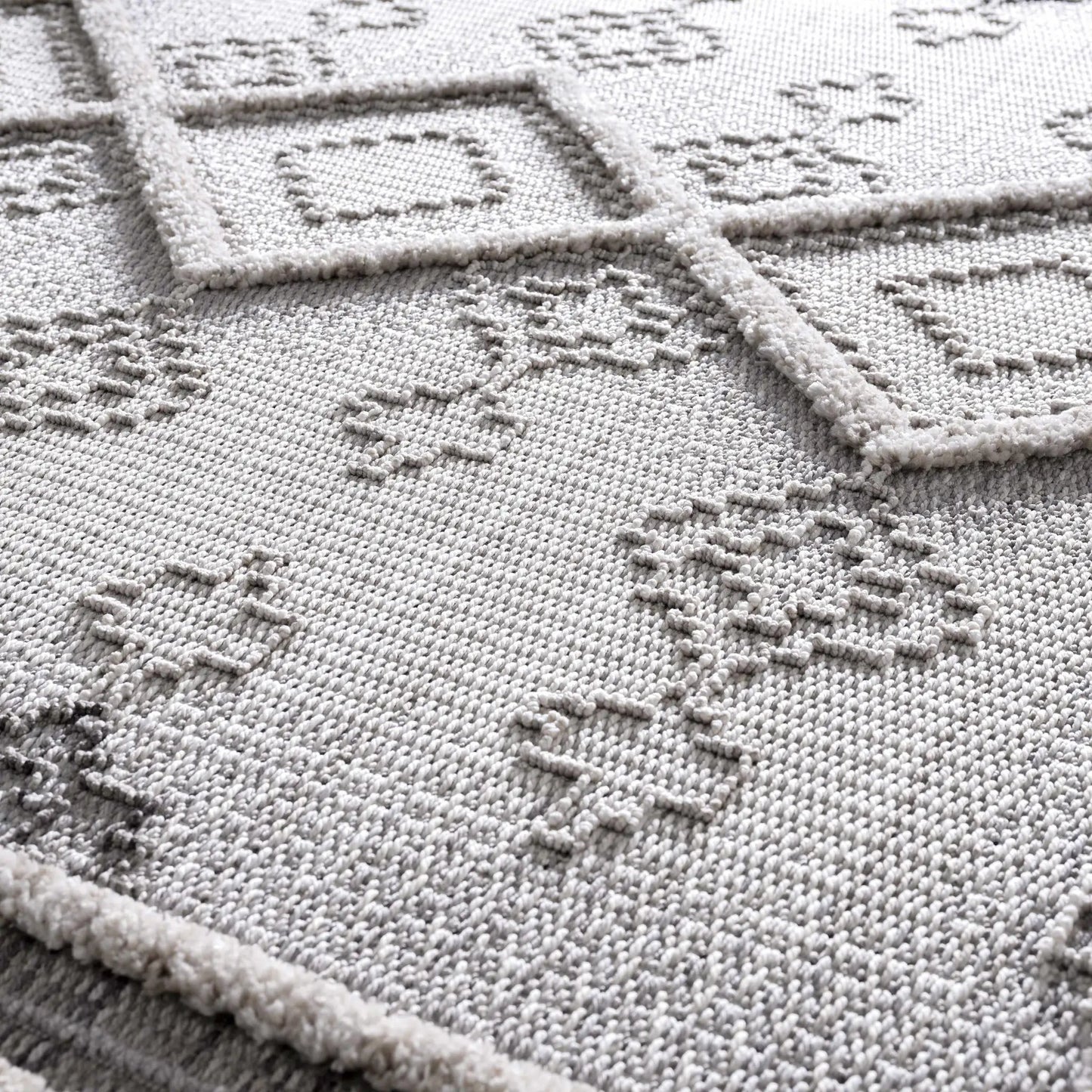Amaga Area Rug from PriceLows™