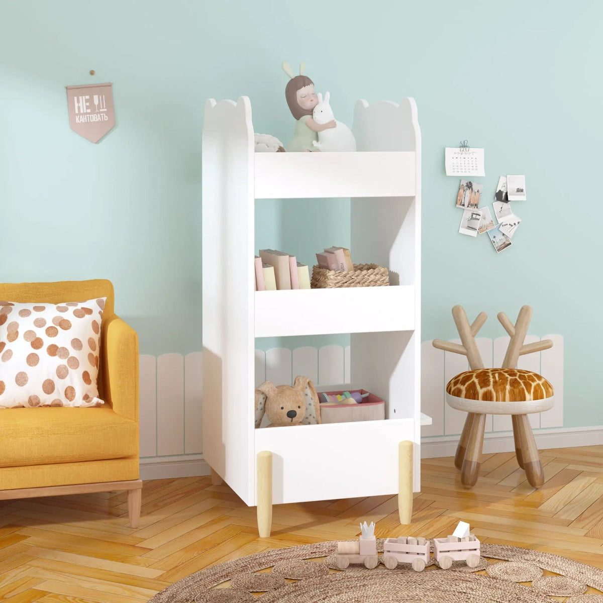 Bear Shaped Bookshelf With Chalkboard Side, 3 Tier Storage Organizer For Playroom | 16.14 x 16.93 x 33.86 in | Wood | White
