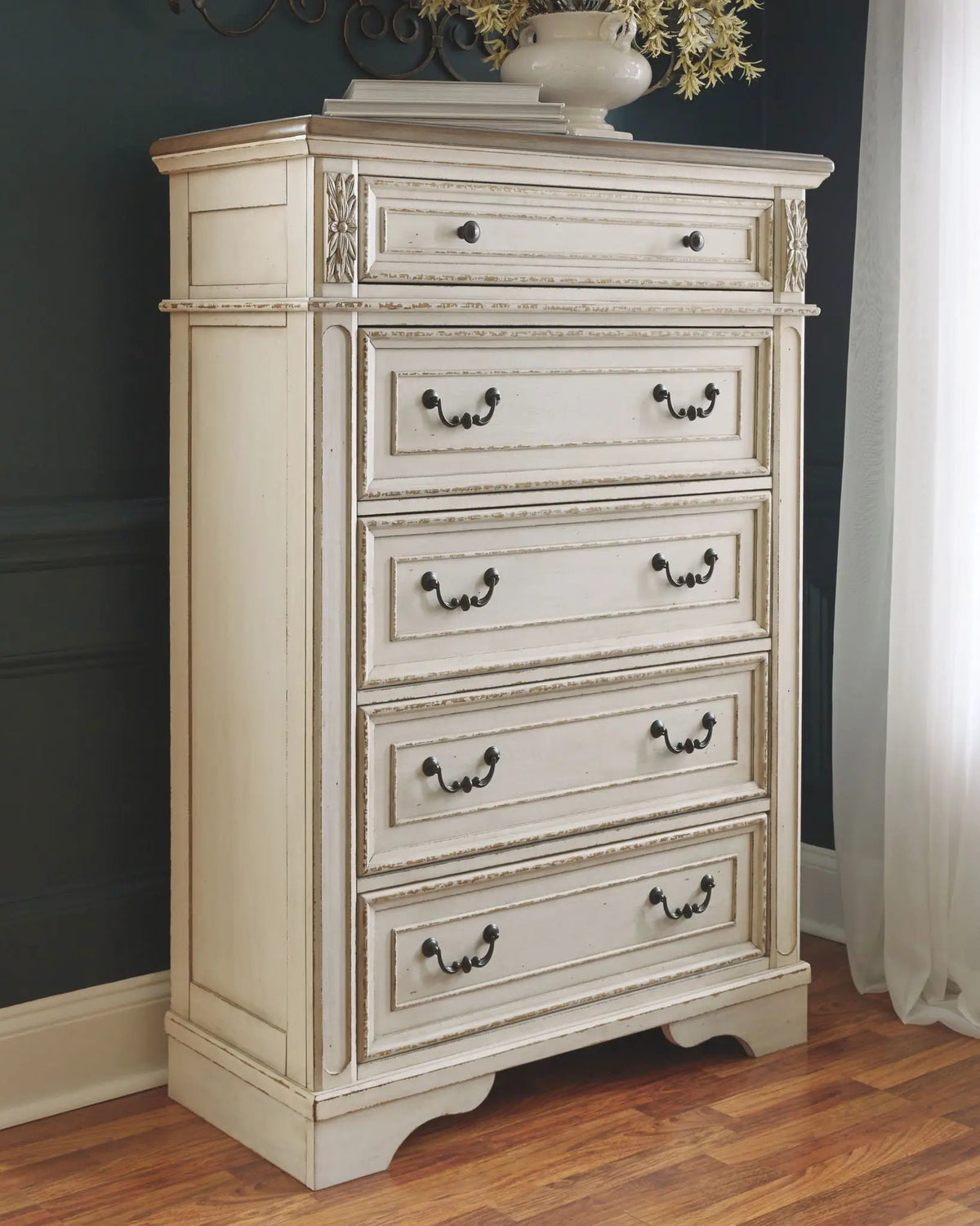 Realyn Panel Bedroom Set | 4-Piece | Traditional Cottage Design | Antiqued Two-Tone Finish