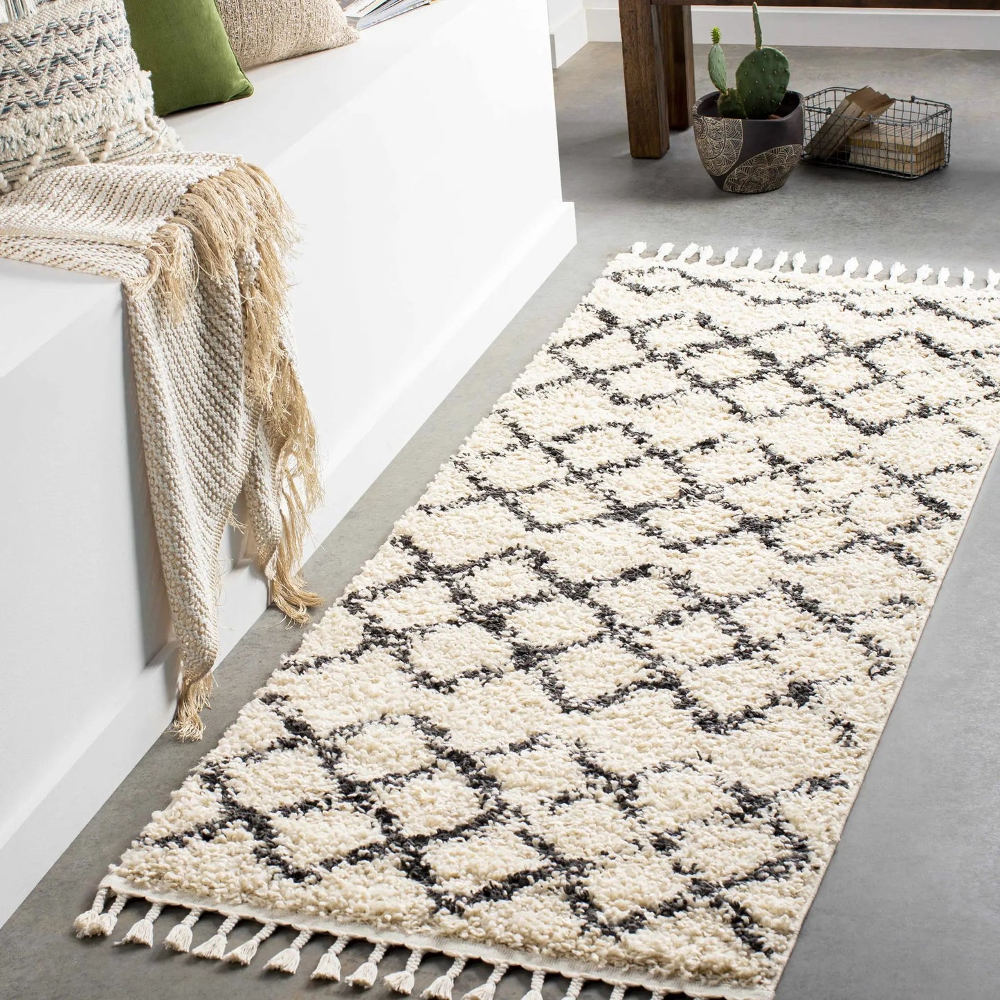 Wallagrass Beige/Black Trellis Tassel Shag from PriceLows™