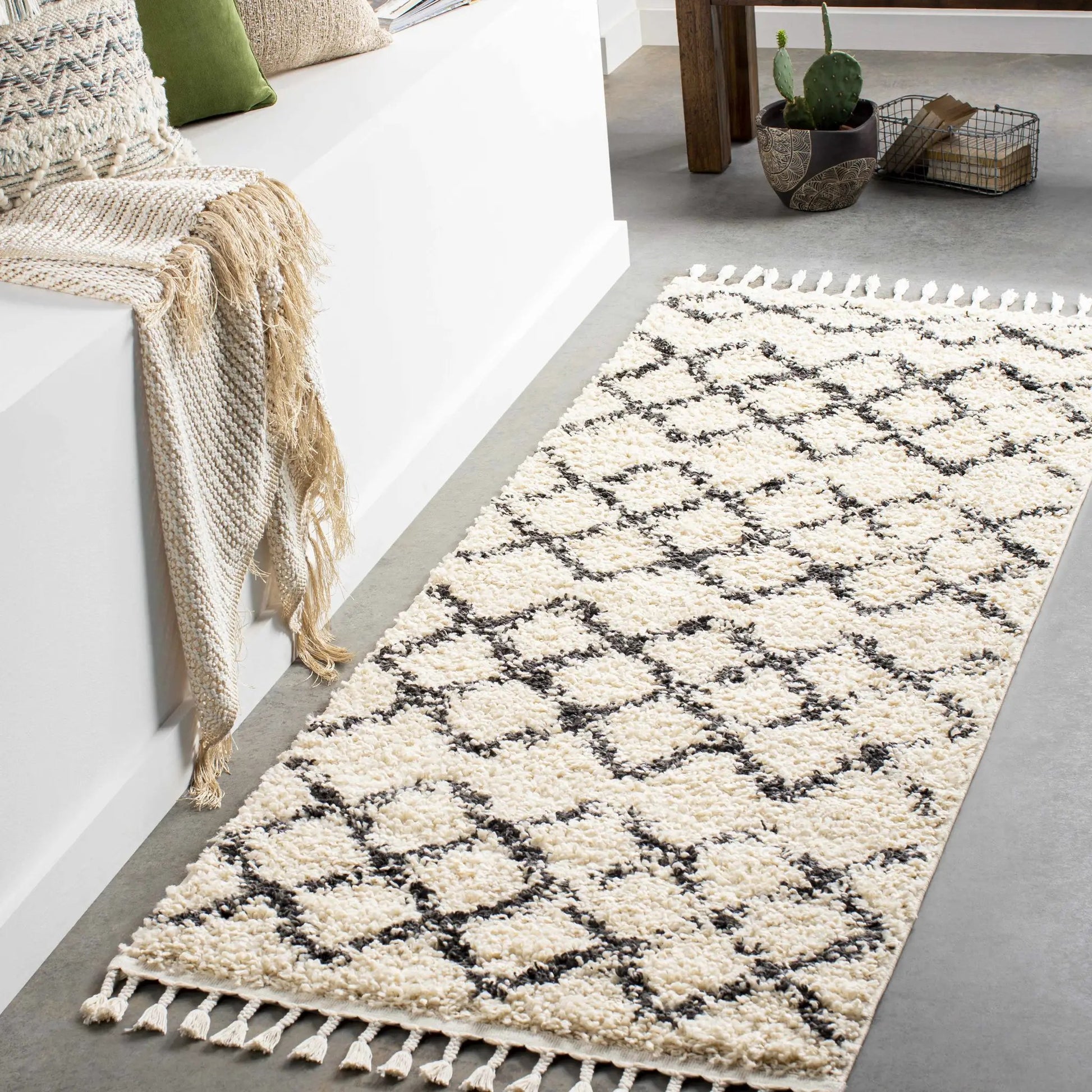 Wallagrass Beige/Black Trellis Tassel Shag from PriceLows™