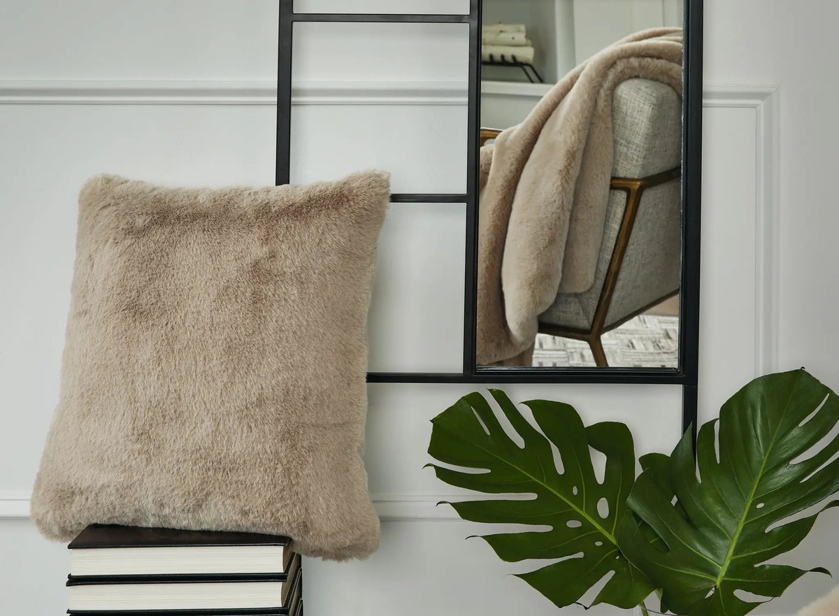 Gariland Faux Fur Throw Pillow | Faux Rabbit Fur | 20 x 20 Inch | Plush Feel