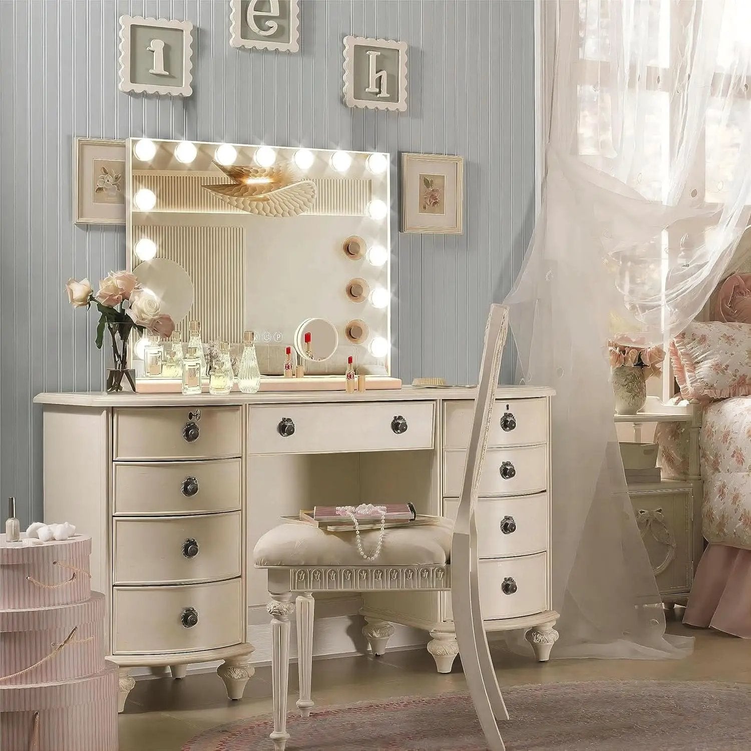 Hollywood Vanity Mirror With Lights 23x18 Aluminum USB Port from PriceLows™