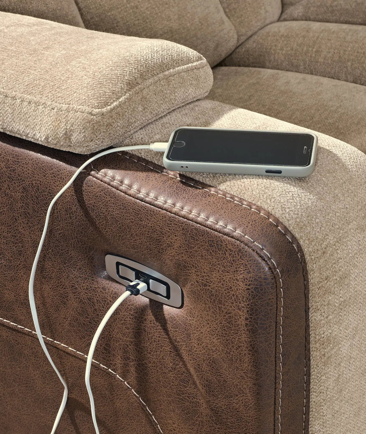 Power Reclining Loveseat | Zero Gravity | Adjustable Headrest