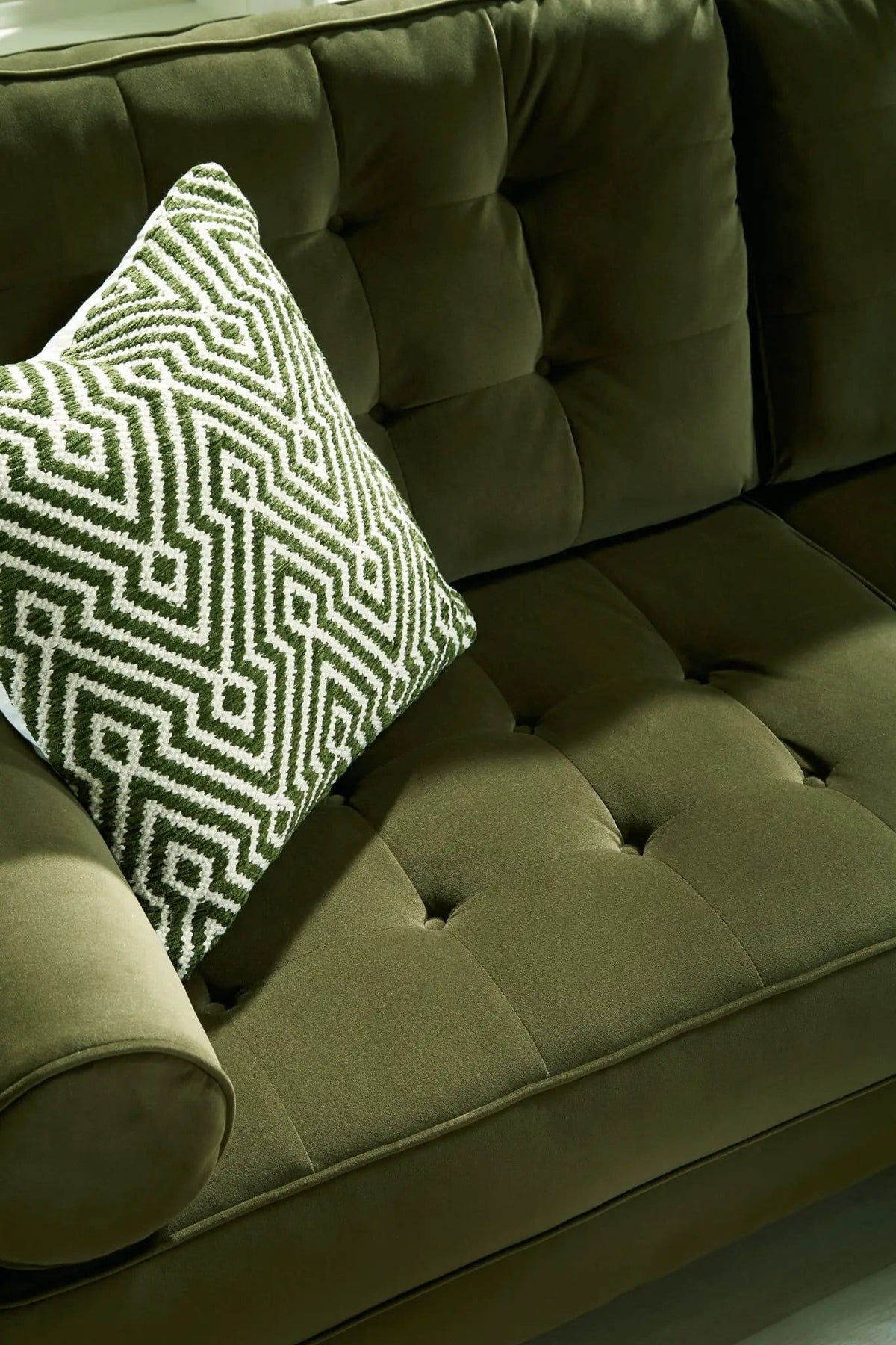 Reveon Lakes Loveseat | 61 x 38 x 38 in | Velvet | Olive
