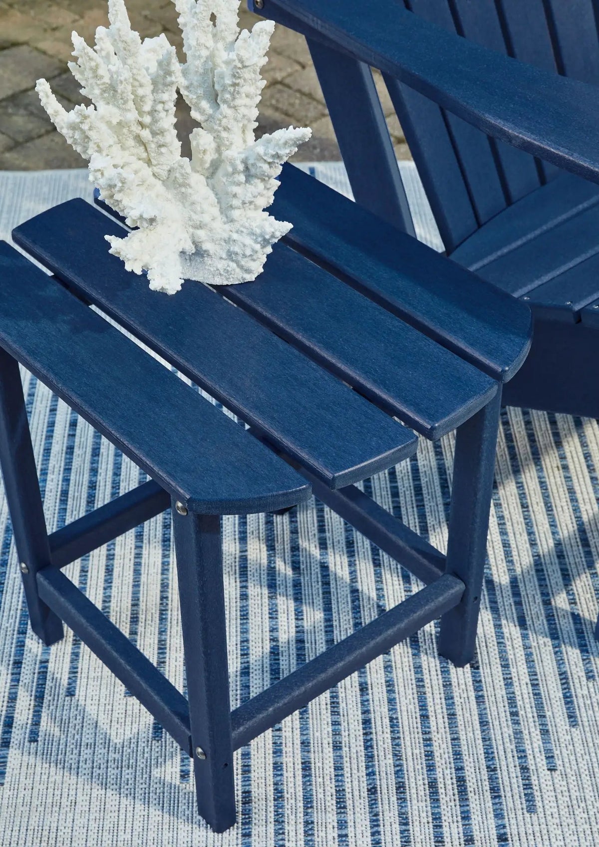 Sundown Treasure Outdoor End Table | MEGA-TUFF Polyethylene | Cottage Style | Weather Resistant