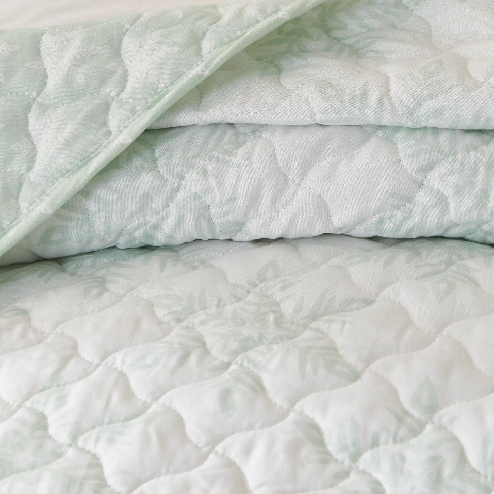 Large Snowflake Quilt - Noemi Collection from PriceLows™