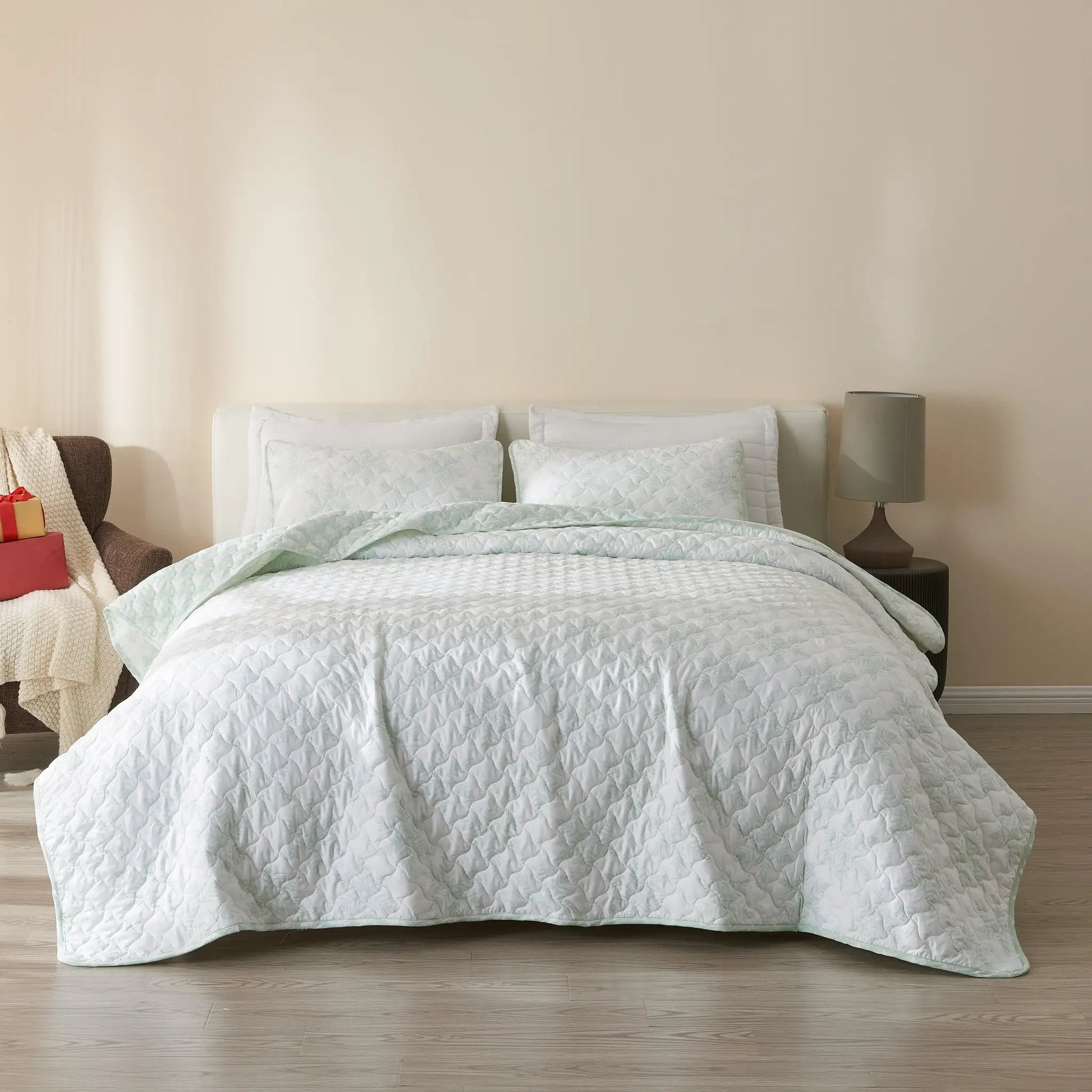 Large Snowflake Quilt - Noemi Collection from PriceLows™