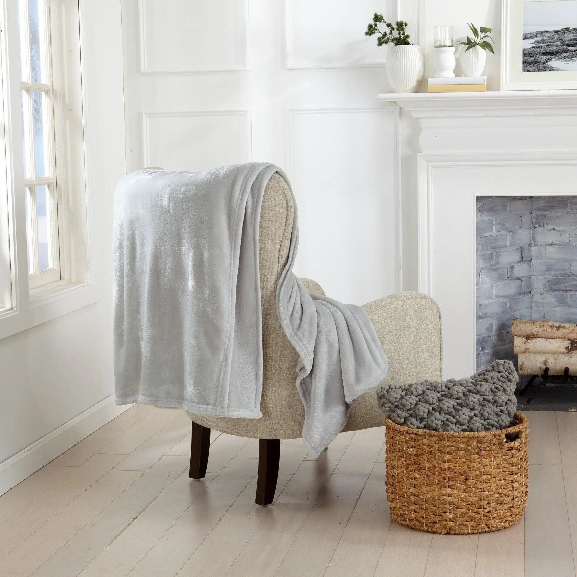 Velvet Plush Blanket - Avianna Collection from PriceLows™
