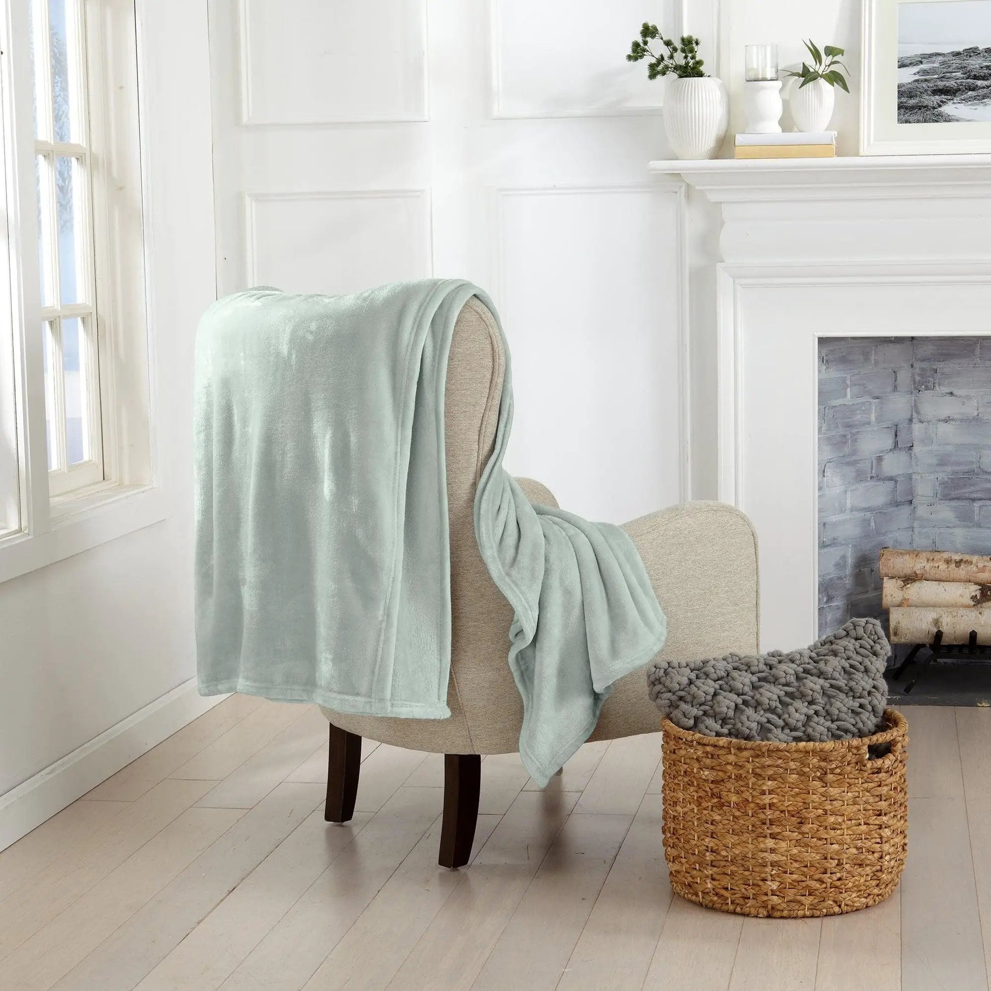 Velvet Plush Blanket - Avianna Collection from PriceLows™