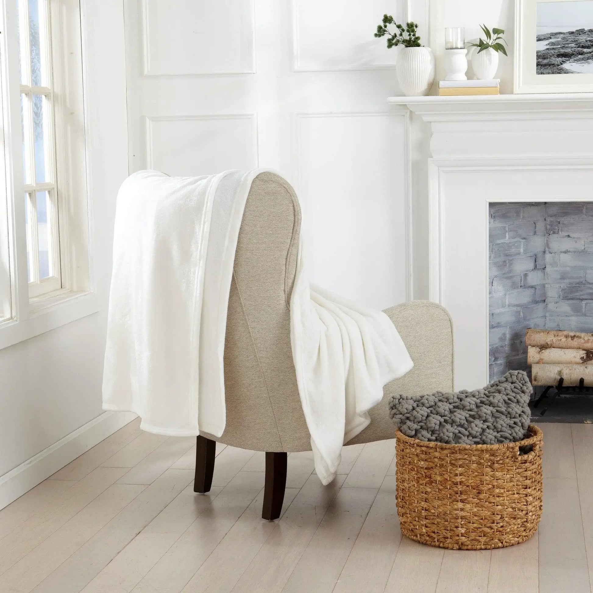 Velvet Plush Blanket - Avianna Collection from PriceLows™