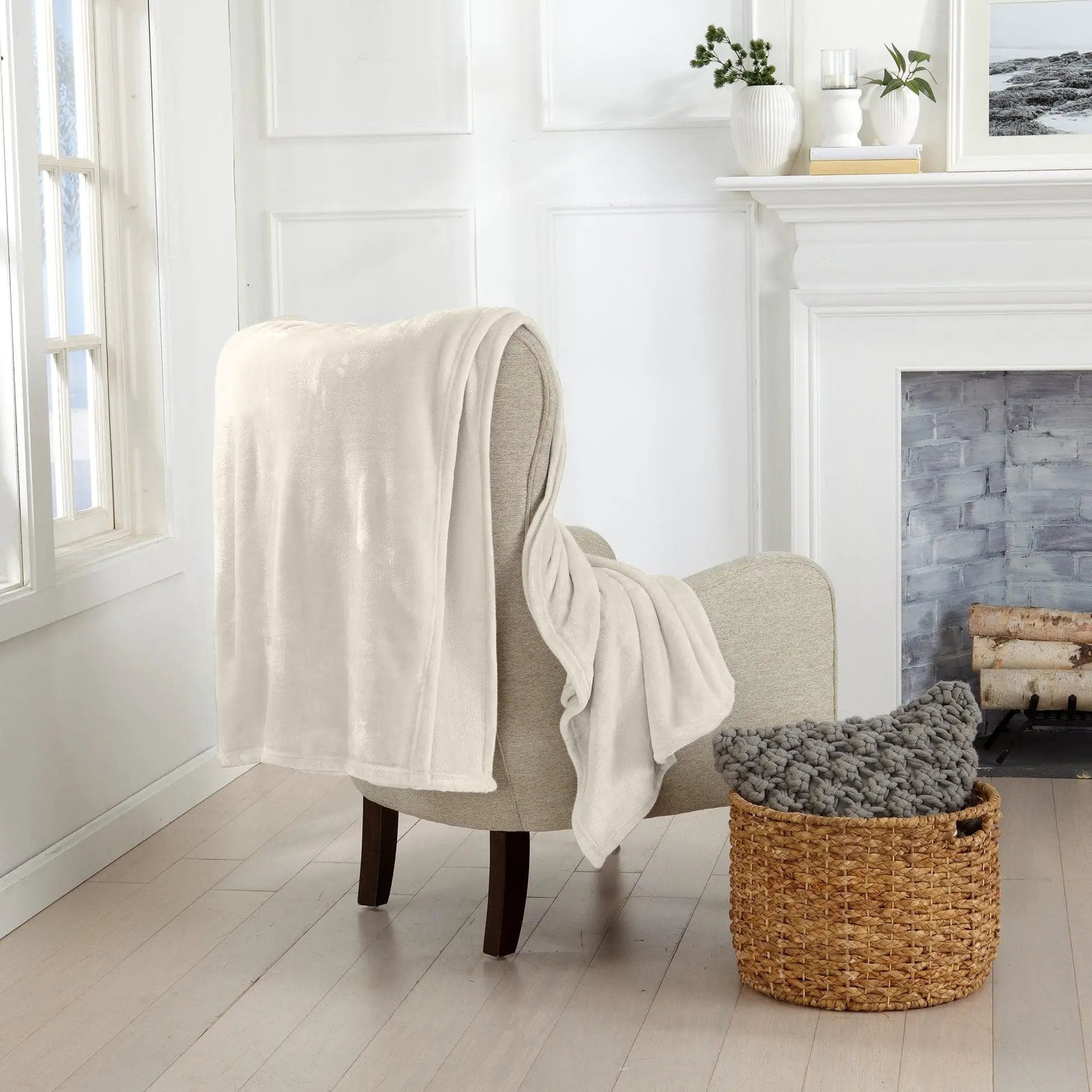 Velvet Plush Blanket - Avianna Collection from PriceLows™