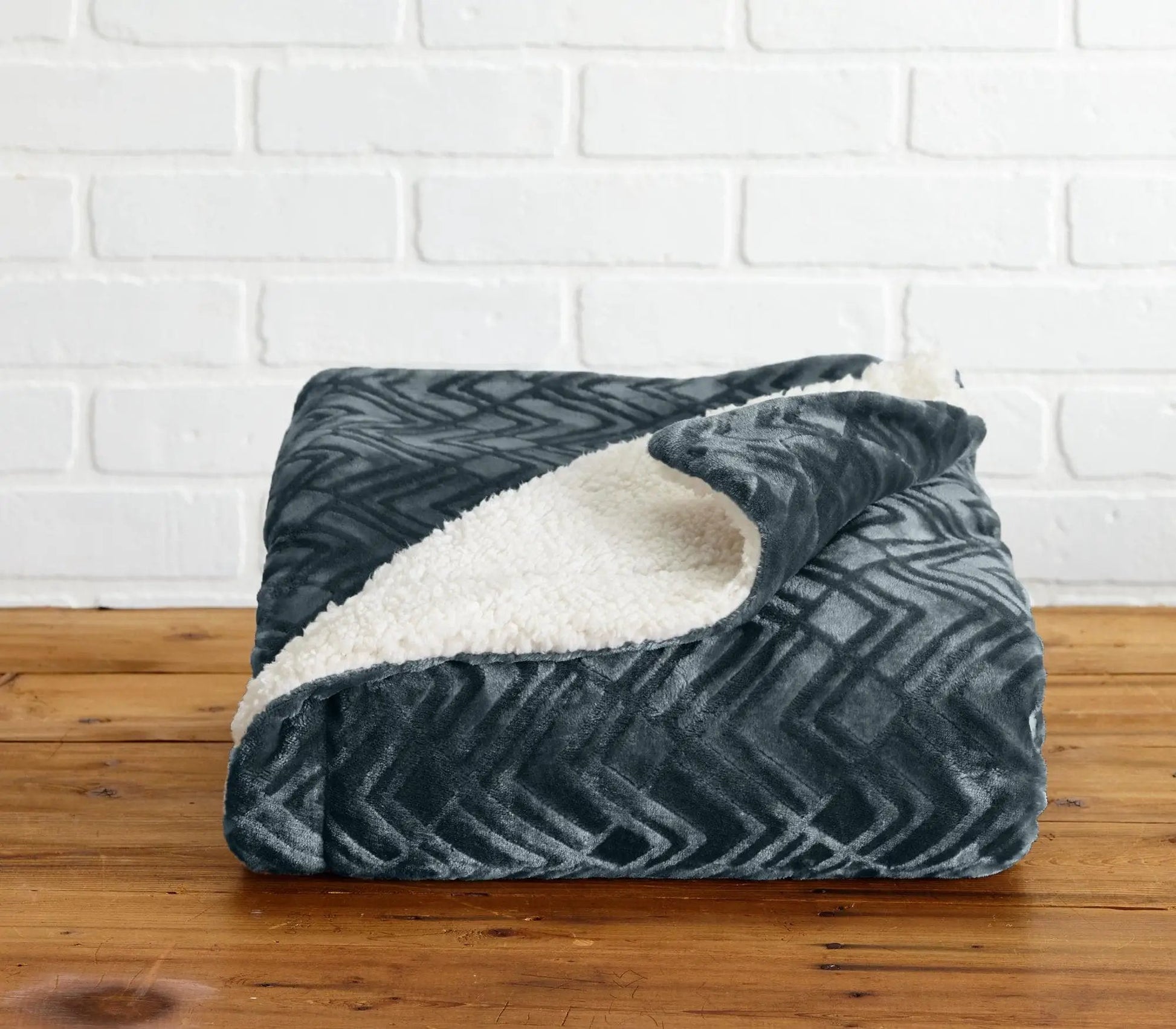 Velvet Plush Sherpa Luxury Bed Blanket - Cielo Collection from PriceLows™