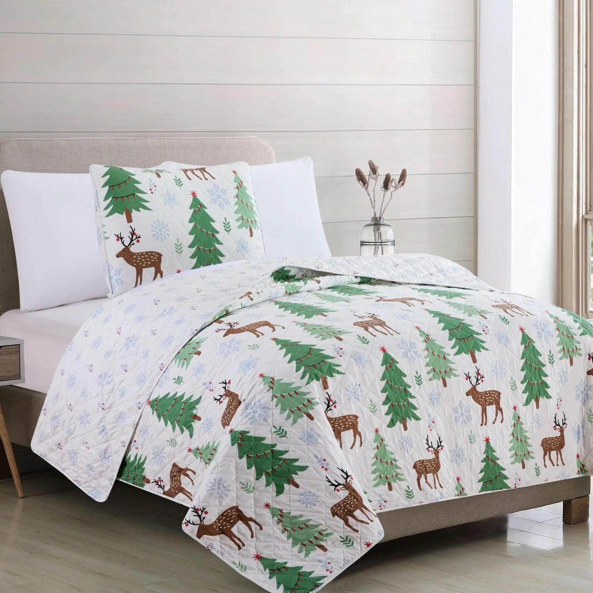 Holiday Quilt - Holly Collection from PriceLows™