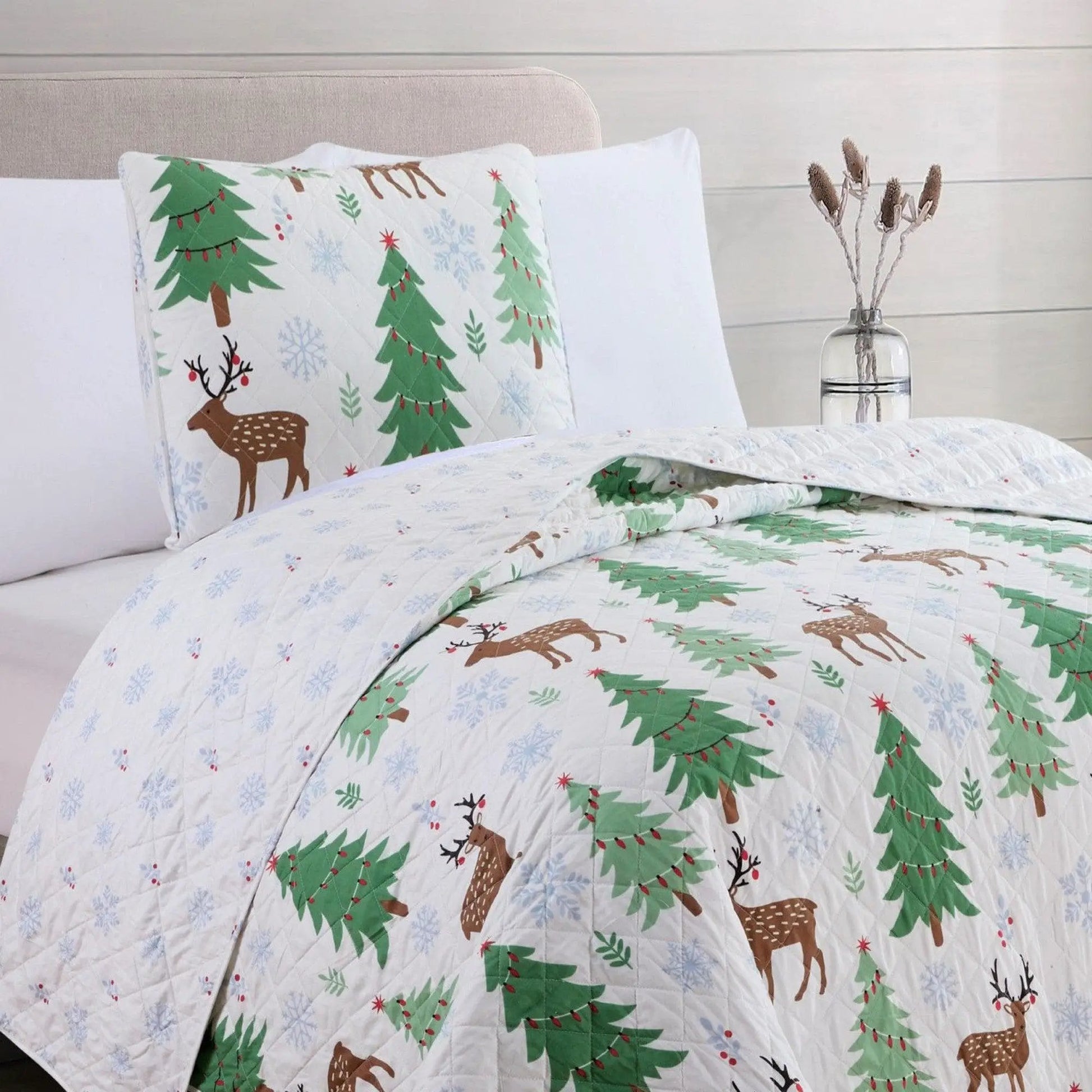 Holiday Quilt - Holly Collection from PriceLows™