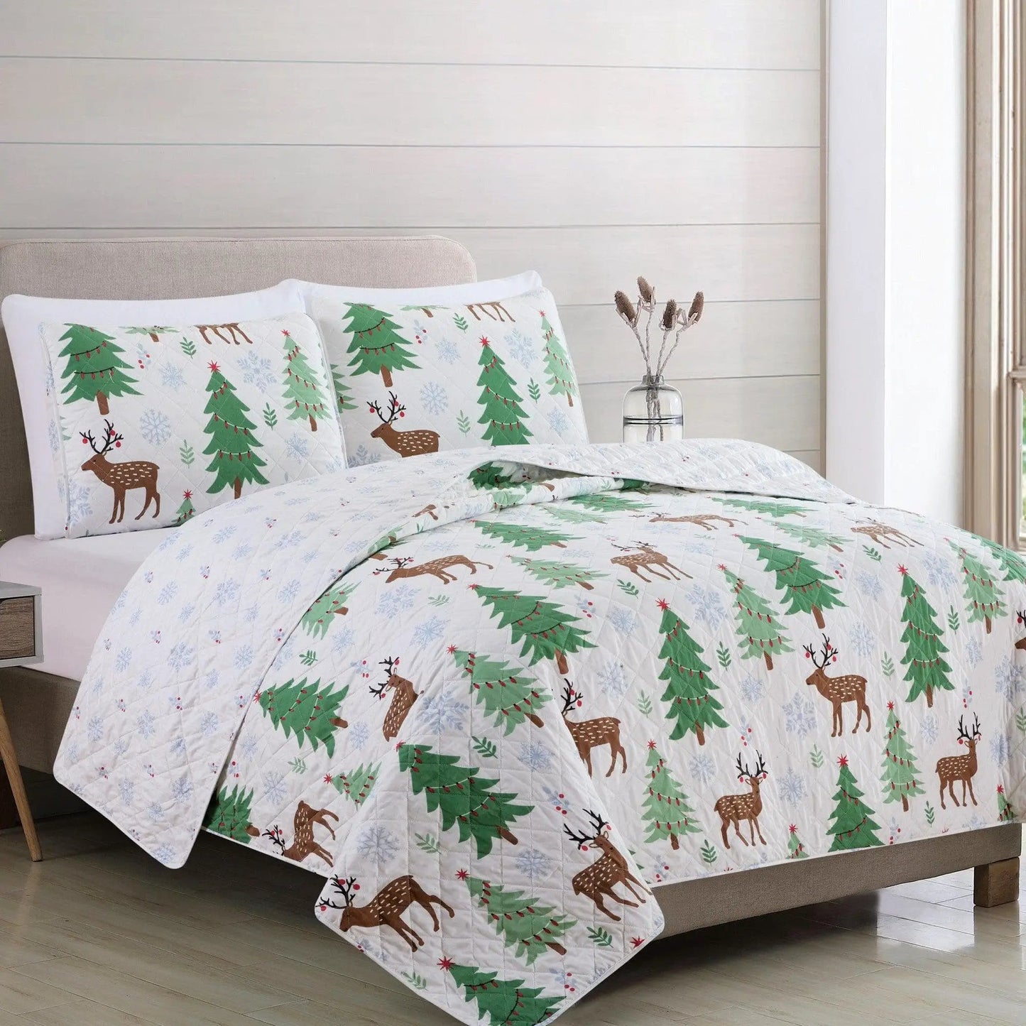 Holiday Quilt - Holly Collection from PriceLows™