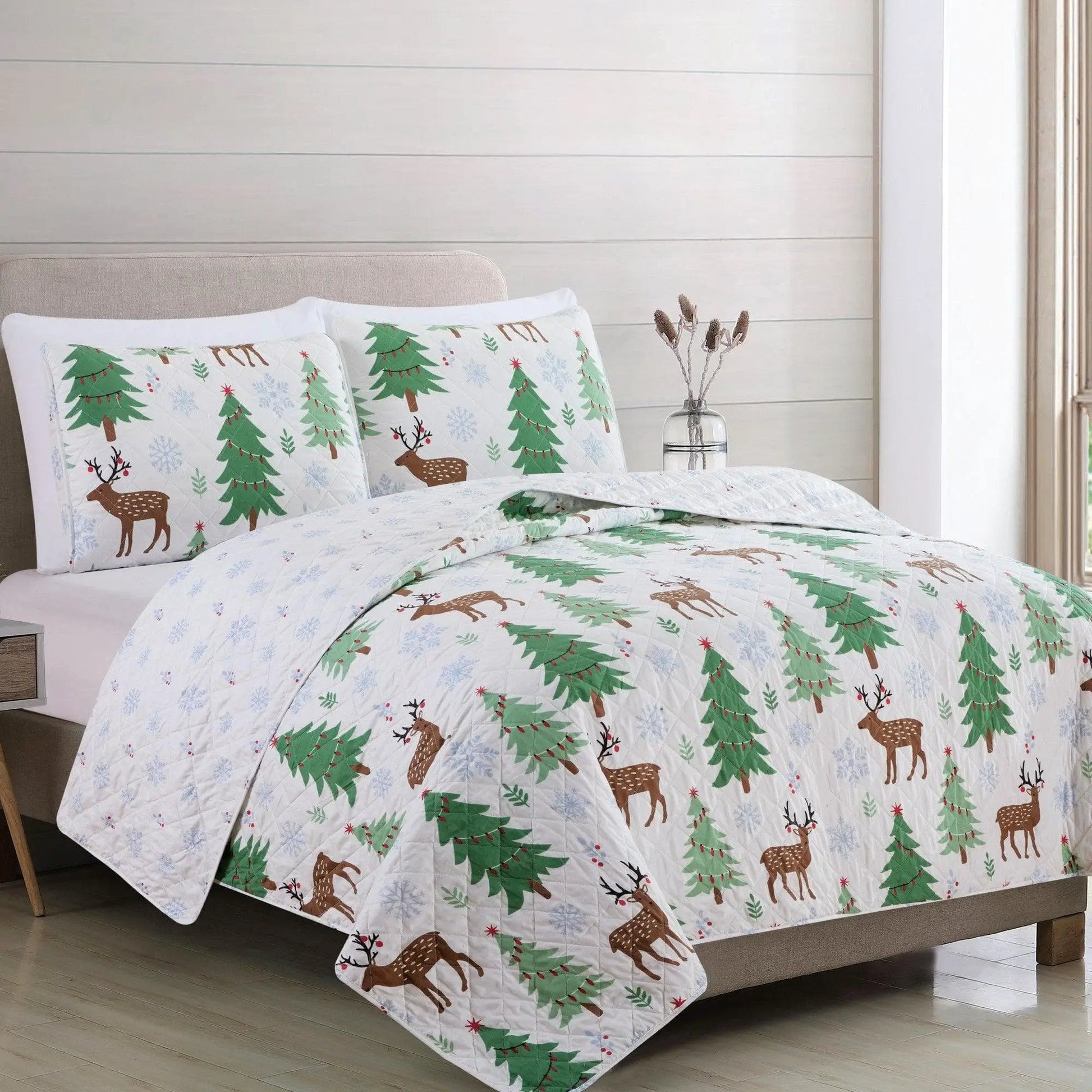 Holiday Quilt - Holly Collection from PriceLows™
