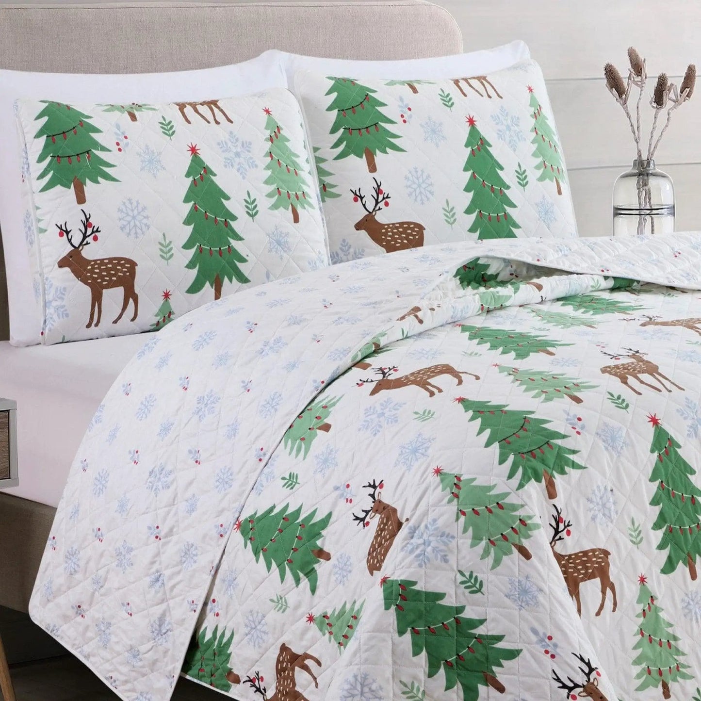 Holiday Quilt - Holly Collection from PriceLows™