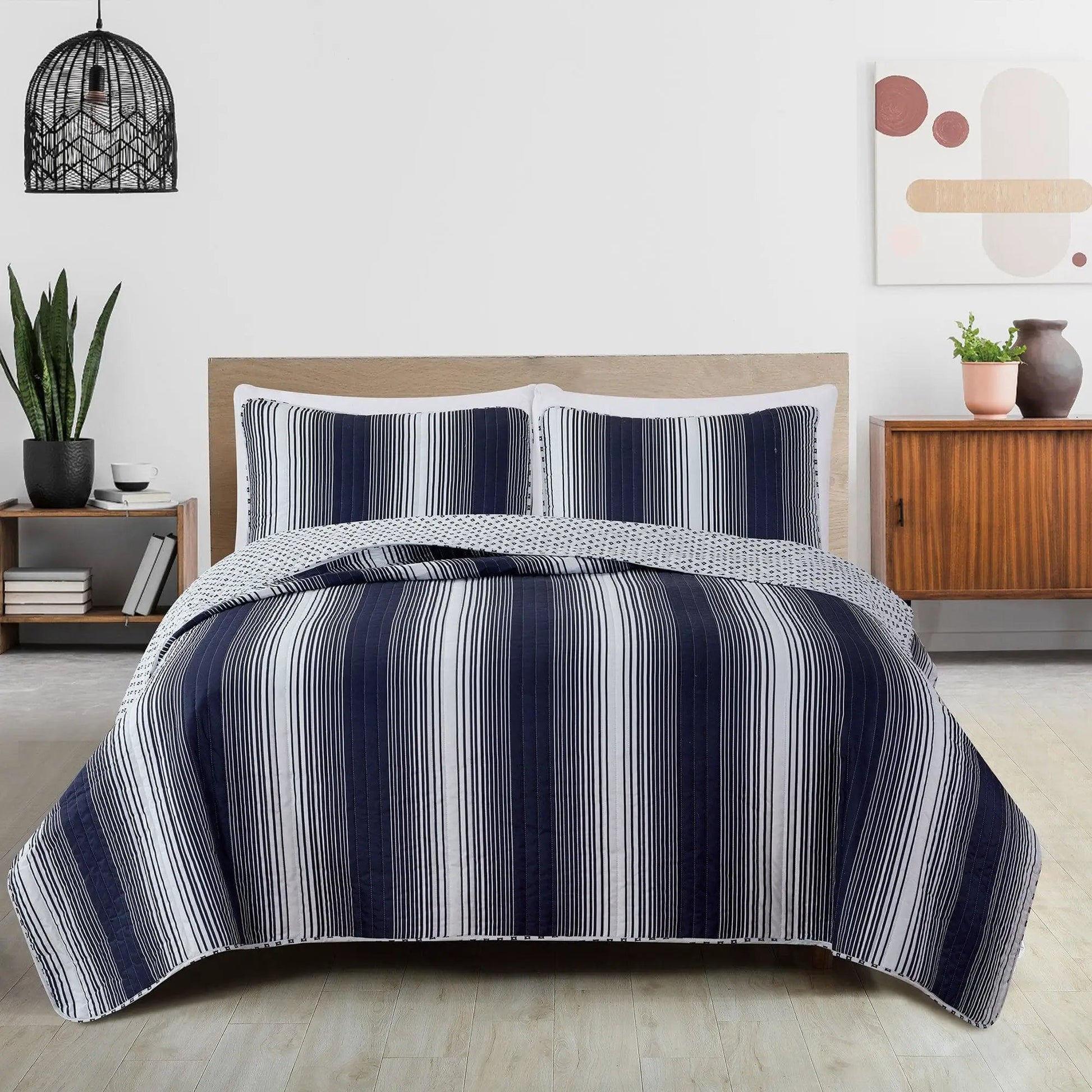 Everette Collection Ombre Striped Quilt Set from PriceLows™