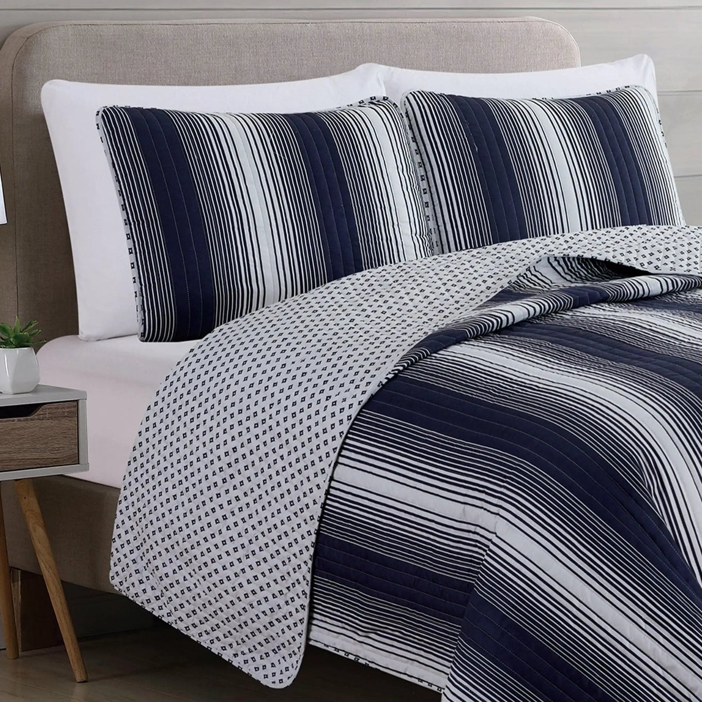 Everette Collection Ombre Striped Quilt Set from PriceLows™