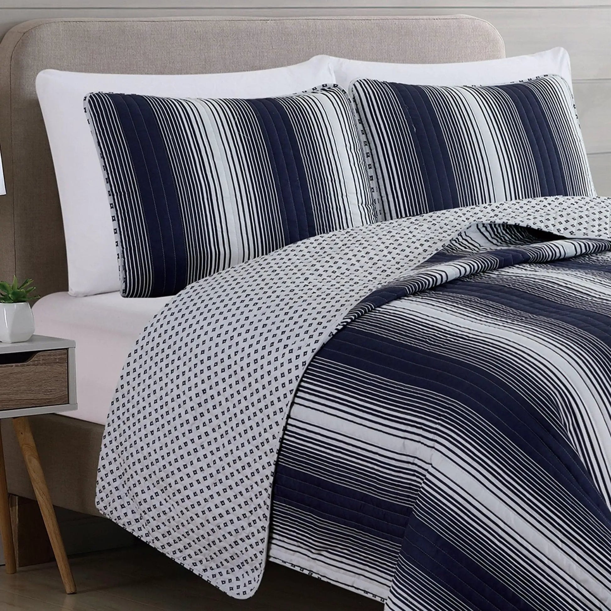 Everette Collection Ombre Striped Quilt Set from PriceLows™