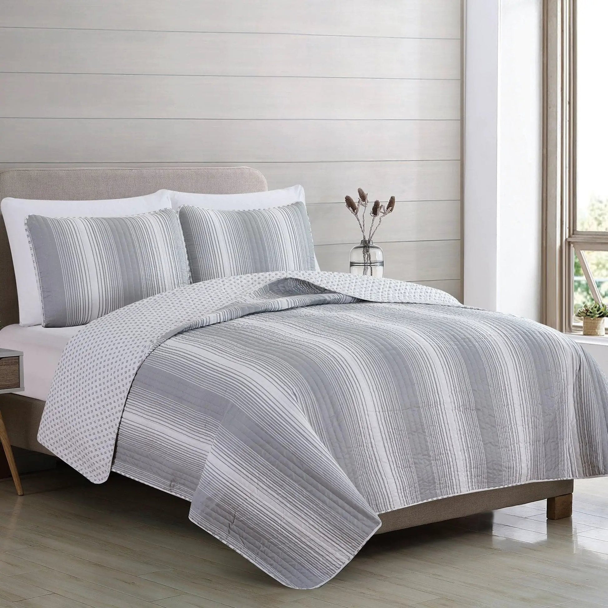 Everette Collection Ombre Striped Quilt Set from PriceLows™